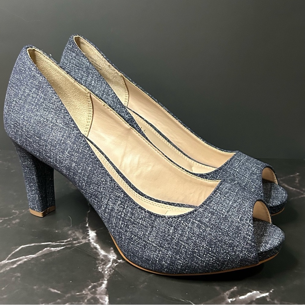 Kelly & Katie Textured Blue Peep-Toe Heels Size 8